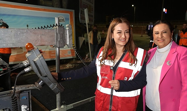 Başkan Vekili Büşra Özdemir'den gece mesaisindeki asfalt ekiplerine ziyaret