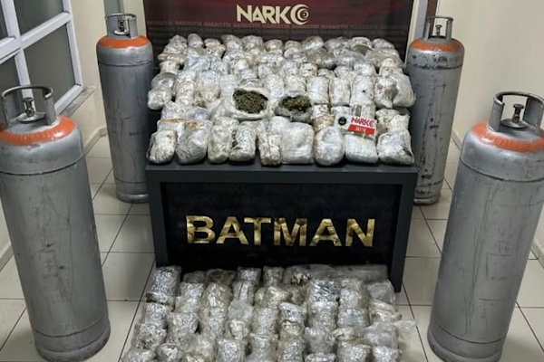 Batman'da 87 kilo 500 gram skunk ele geçirildi Batman'da 87 kilo 500 gram skunk ele geçirildi