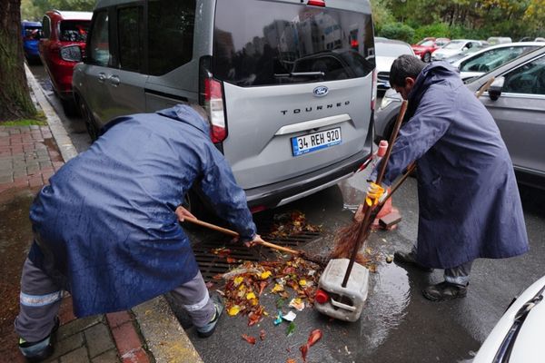 Beylikdüzü Belediyesi yoğun yağış öncesi hazırlıklarını artırdı