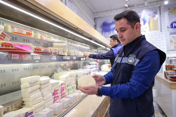 Buca’da 109,5 kilogram tarihi geçmiş gıda ele geçirildi