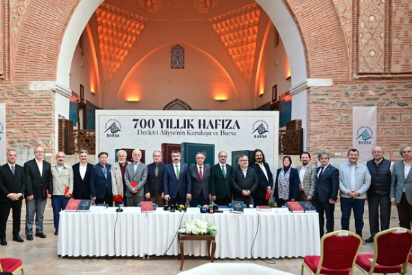 Bursa’nın 700 yıllık tarihi kitaplaştırıldı Bursa’nın 700 yıllık tarihi kitaplaştırıldı