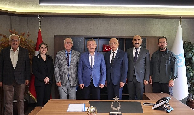 Cem Vakfı, teşekkür için Başkan Büyükakın'a geldi