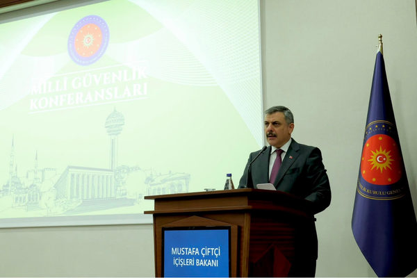 Çiftçi'den Polis ve jandarma ve kamu personeline teşekkür mesajı Çiftçi'den Polis ve jandarma ve kamu personeline teşekkür mesajı