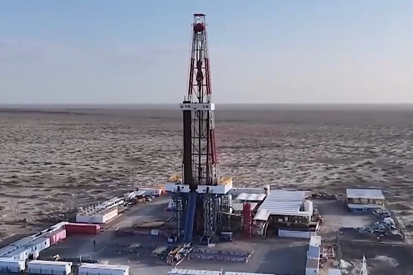 Çin’in en büyük çöl petrol sahasında üretim 26 milyon tonu geçti Çin’in en büyük çöl petrol sahasında üretim 26 milyon tonu geçti