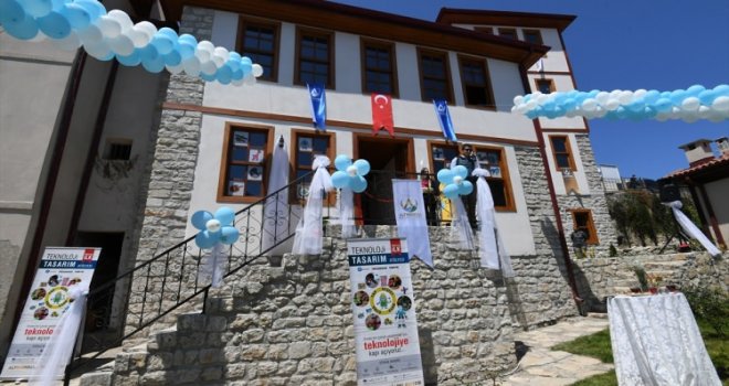 Çocuklar Tarihi Binada Sanatla Buluşuyor