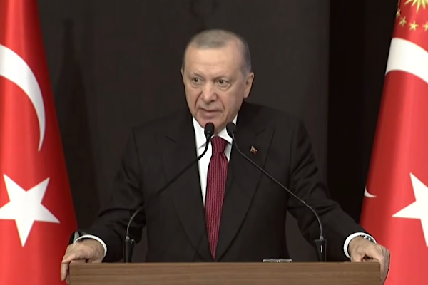 Cumhurbaşkanı Erdoğan Kırgızistan ziyareti nedeniyle görevini Cevdet Yılmaz’a devretti Cumhurbaşkanı Erdoğan Kırgızistan ziyareti nedeniyle görevini Cevdet Yılmaz’a devretti
