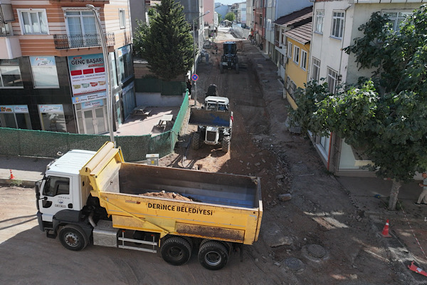 Derince'de cadde ve sokaklarda üstyapı çalışmaları sürüyor Derince'de cadde ve sokaklarda üstyapı çalışmaları sürüyor