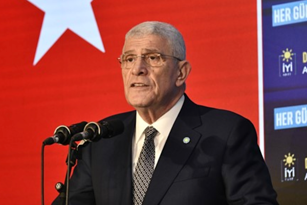Dervişoğlu, hastanede tedavi gören Selçuk Türkoğlu’nu ziyaret etti Dervişoğlu, hastanede tedavi gören Selçuk Türkoğlu’nu ziyaret etti