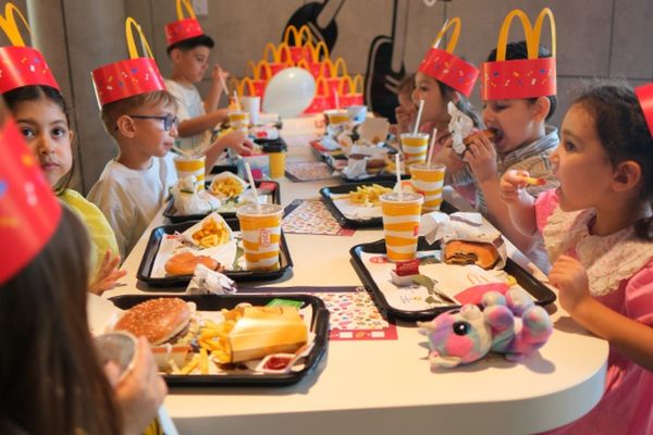 Doğum günü kutlamanın kolay ve keyifli yolu McDonald's'ta