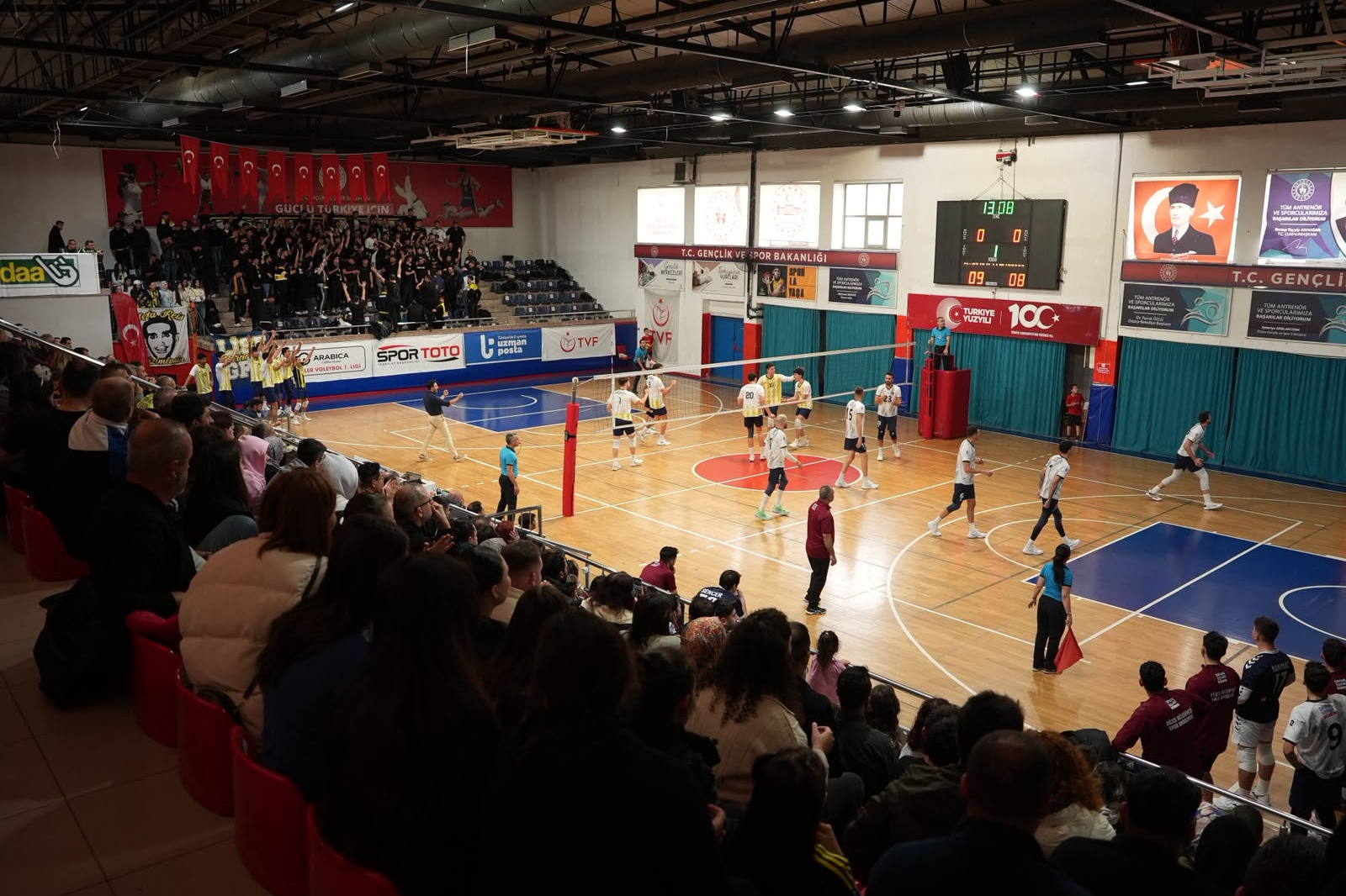 Düzce Belediyespor Erkek Voleybol Takımı, Fenerbahçe Medicana'yı 3-0 mağlup etti Düzce Belediyespor Erkek Voleybol Takımı, Fenerbahçe Medicana'yı 3-0 mağlup etti