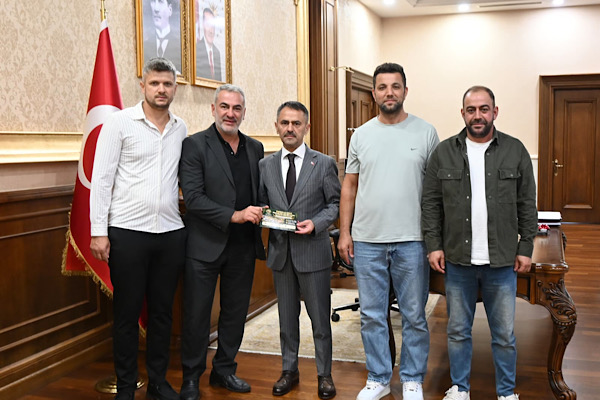 Emirhan Köyü Derneği'nden Vali Aktaş'a etkinlik daveti Emirhan Köyü Derneği'nden Vali Aktaş'a etkinlik daveti