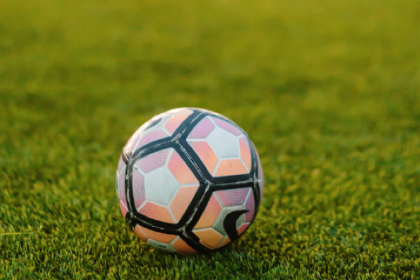 Galatasaray-Fenerbahçe derbisinde ilk yarı Galatasaray'ın 2-0 üstünlüğü ile sona erdi Galatasaray-Fenerbahçe derbisinde ilk yarı Galatasaray'ın 2-0 üstünlüğü ile sona erdi