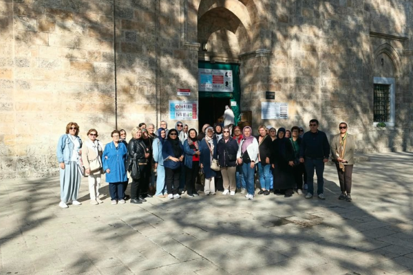 Gemlikliler Bursa’nın tarihi mekanlarını keşfediyor Gemlikliler Bursa’nın tarihi mekanlarını keşfediyor