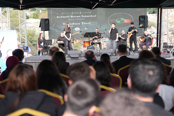 Gençler türküleri Kanlıdivane Ören Yeri’nde seslendirdi