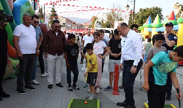 Geyve'de Medeniyetler Buluştu: Çocuk ve Halk Oyunları Şenliği Renkli Görüntülere Sahne Oldu
