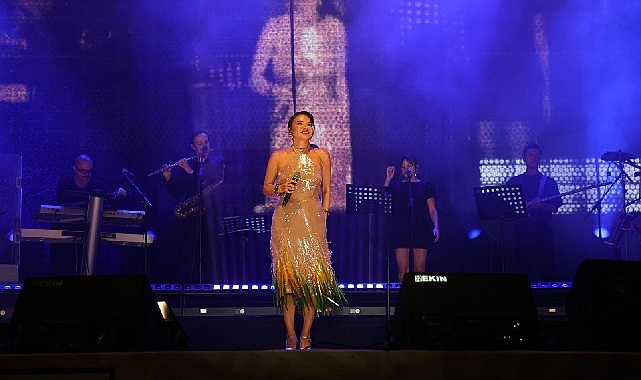 Göksel'den Aliağa'da unutulmaz konser