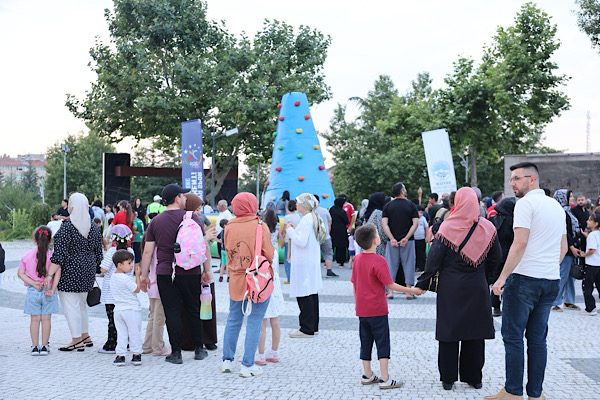 Hacılar Meydanı’nda çocuklar için etkinlik düzenlendi Hacılar Meydanı’nda çocuklar için etkinlik düzenlendi