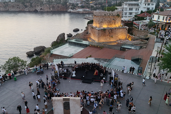 Hıdırlık Kulesi'nde "Zamanlararası Konserleri" düzenlendi