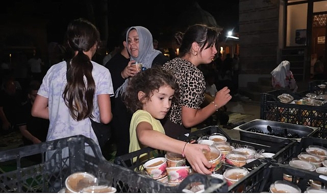 İnegöl Belediyesi'nin Helva Geleneği Mevlid Kandilinde De Devam Etti