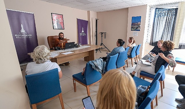 İzmir'de yazarlık yolculuğu başladı
