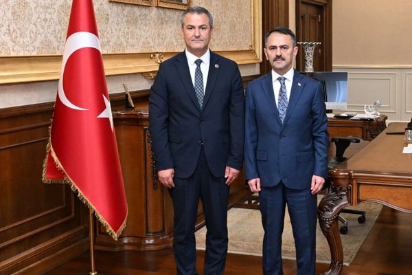 İzmit Belediyesi Başkan Vekili Obuz'dan Vali Aktaş'a ziyaret İzmit Belediyesi Başkan Vekili Obuz'dan Vali Aktaş'a ziyaret