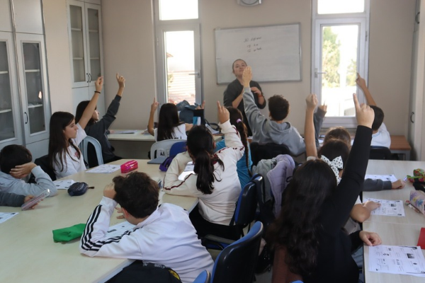 İzmit Belediyesi Mahalle Etütleriyle öğrencileri LGS'ye hazırlıyor İzmit Belediyesi Mahalle Etütleriyle öğrencileri LGS'ye hazırlıyor