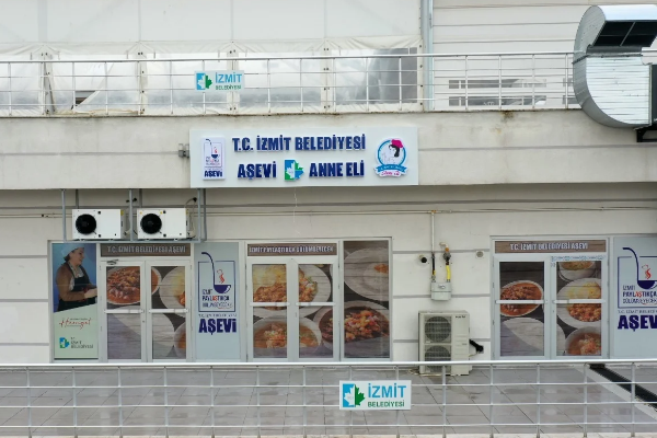 İzmit Belediyesinden üniversite öğrencilerine ücretsiz akşam yemeği