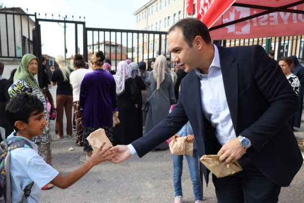 İzmit Belediyesinin Beslenme Saati Projesi devam ediyor İzmit Belediyesinin Beslenme Saati Projesi devam ediyor
