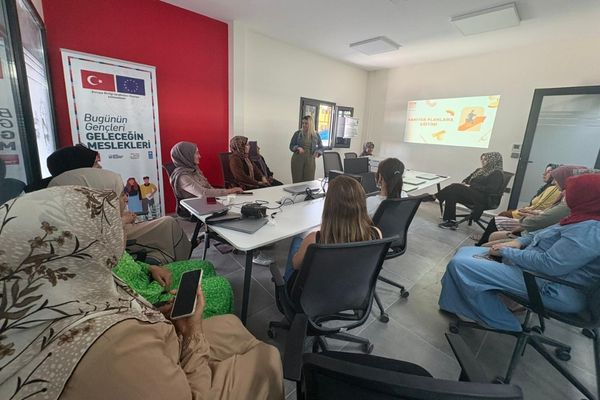 Kadın için Teknoloji Projesi ile 2 binden fazla kişiye ulaşıldı