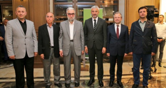 “Kalemin Bereketi Hat Ve Tezhip” Sergisi Açıldı