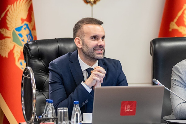 Karadağ Başbakanı Spajic’ten Sırbistan’ın giriş yasağı kararına tepki