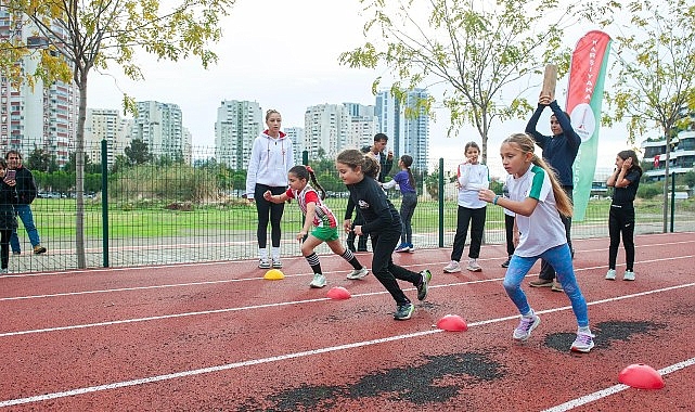 Karşıyaka'da 7'den 77'ye bayram coşkusu