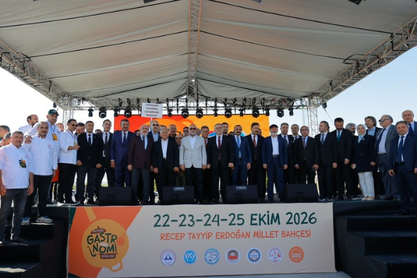 Kayseri Gastronomi Günleri’nde 1 ton börek aşı çorbası ikram edildi Kayseri Gastronomi Günleri’nde 1 ton börek aşı çorbası ikram edildi