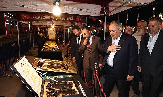 Keçiören Belediyesi'nin Mevlid Kandili Programında Kent Meydanı Dolup Taştı