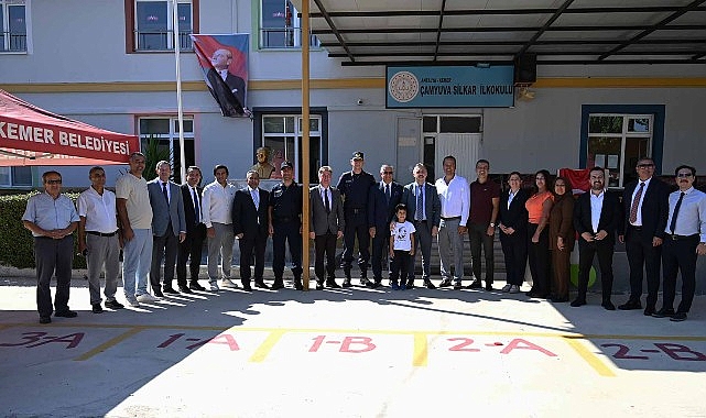 Kemer'de İlköğretim Haftası coşkuyla kutlandı