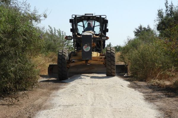 Kepez Başköy’de 2 bin 100 metrelik yol asfalta hazırlanıyor Kepez Başköy’de 2 bin 100 metrelik yol asfalta hazırlanıyor
