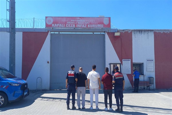 Kocaeli’de aranan 3 kişi yakalandı Kocaeli’de aranan 3 kişi yakalandı