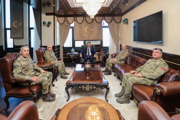 Korgeneral Kurumahmut’tan Vali Masatlı’ya ziyaret Korgeneral Kurumahmut’tan Vali Masatlı’ya ziyaret