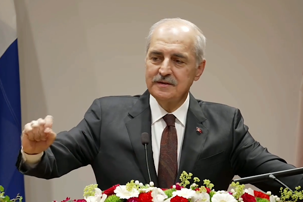 Kurtulmuş, MSÜ Harp Okulları mezunlarını tebrik etti Kurtulmuş, MSÜ Harp Okulları mezunlarını tebrik etti