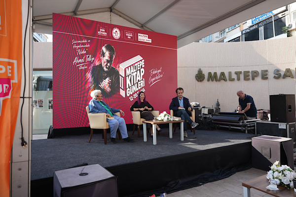 Maltepe Kitap Fuarı'nda ikinci gün etkinliklerle devam etti