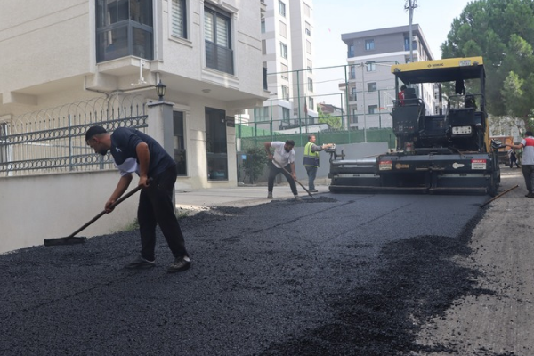 Maltepe'de asfalt çalışmaları Bağlarbaşı Mahallesi'nde sürüyor Maltepe'de asfalt çalışmaları Bağlarbaşı Mahallesi'nde sürüyor