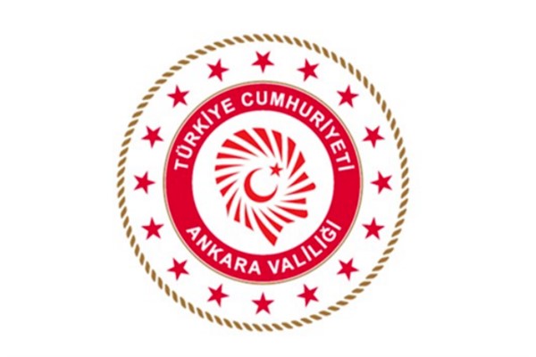 Mamak’ta ağaçlık alanda çıkan yangını söndürme çalışmaları takip ediliyor