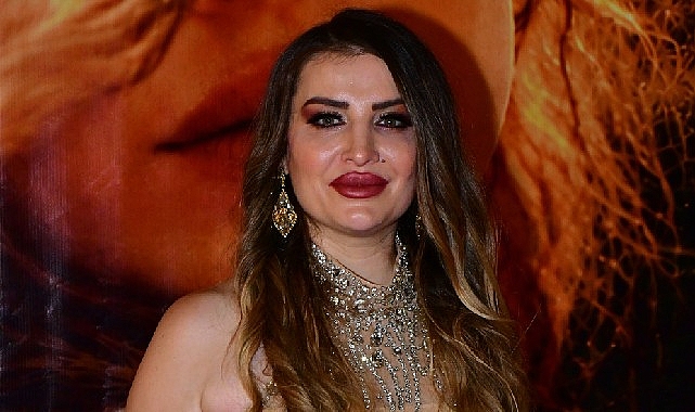 Nükhet Duru'dan Modacısı Zeynep Bozkaya'ya Kulisinde Övgü Yağmuru: "Kaya Gibi Modacım Beni de Taş Gibi Yaptı!"
