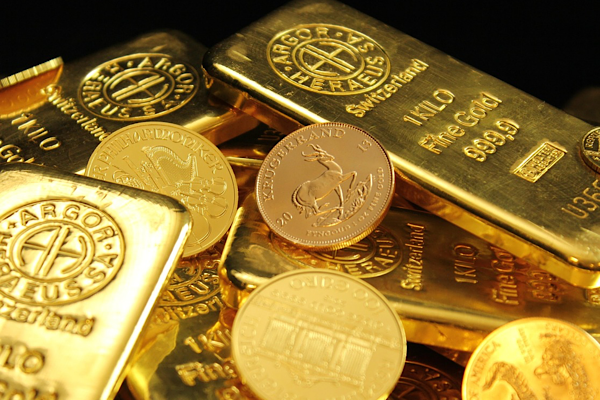 Ons altın, 4.400 doların üzerinde yükselişini sürdürüyor