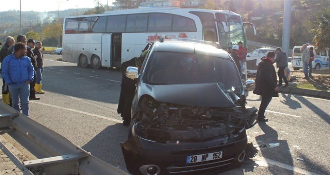 Ordu Haber - Otobüs ile kamyonet çarpıştı, 3 yaralı