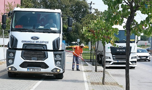 Osmangazi Belediyesi'nden Sıcak Havalarda Yeşil Alanlara Can Suyu 