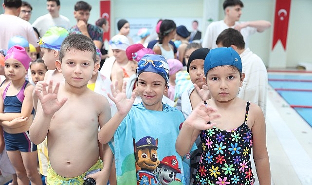 Osmangazi'de Geleceğin Yüzücüleri Sertifikalarını Aldı