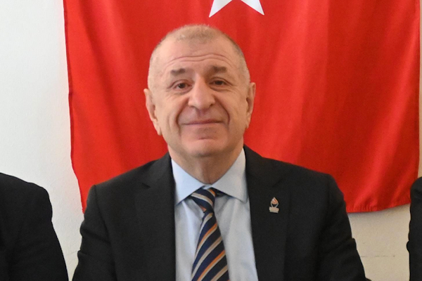 Özdağ, Konyaaltı Belediye Başkanı Cem Kotan'ı ziyaret etti Özdağ, Konyaaltı Belediye Başkanı Cem Kotan'ı ziyaret etti