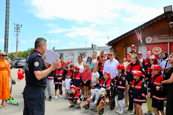 Özel gereksinimli çocuklar Samsun İtfaiyesi'nde itfaiyeciliği deneyimledi