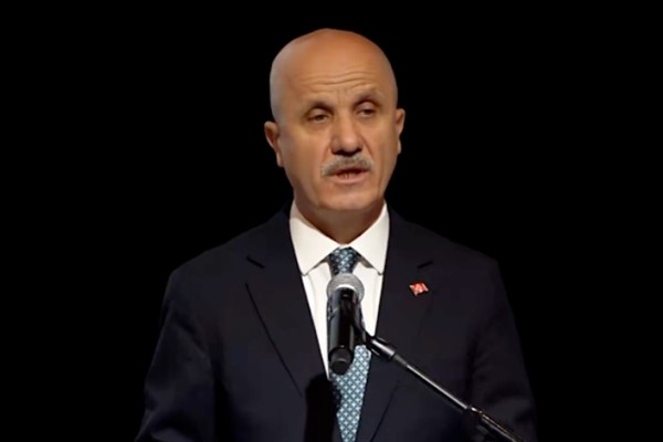 Özvar: Üniversitelerin sorumluluğu bilimsel bilgi üretmekle sınırlı değil